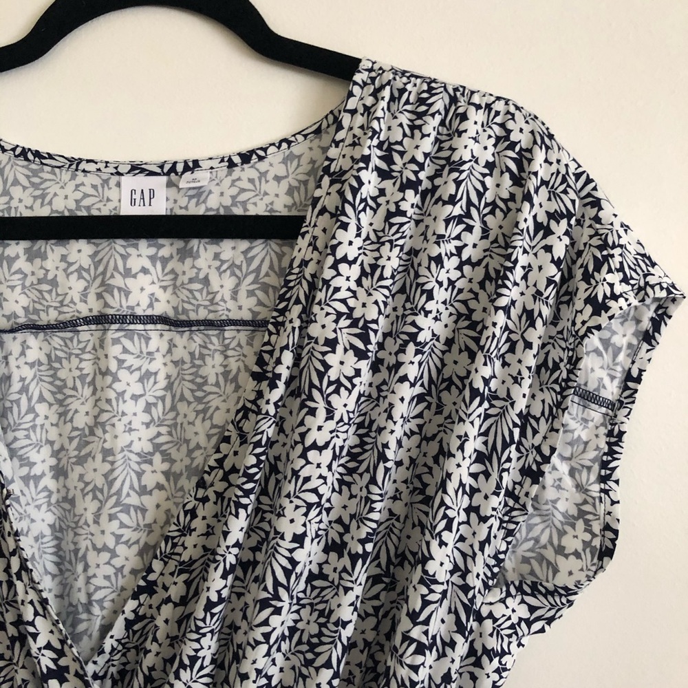 NWOT Gap navy floral wrap dress